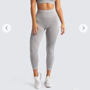DOYOUEVEN Scrunch Seamless Leggings - Grey NWT